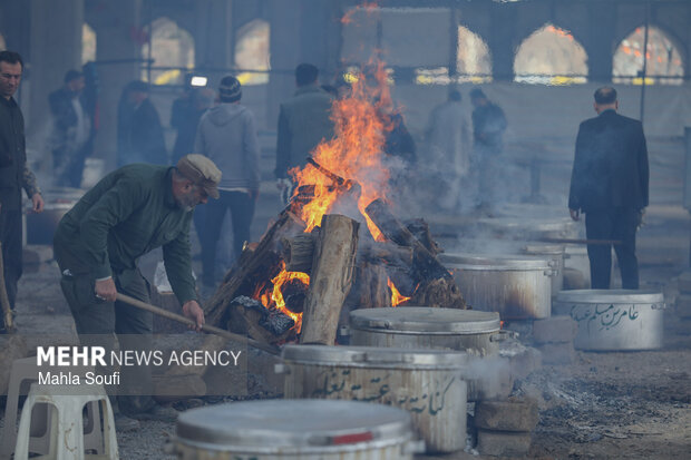 طبخ ۱۱۰ عدد دیگ آش نذری در اراک