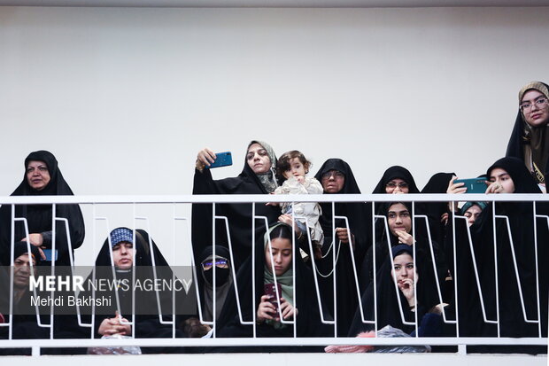 آیین عمامه گذاری طلاب توسط آیت الله مکارم شیرازی