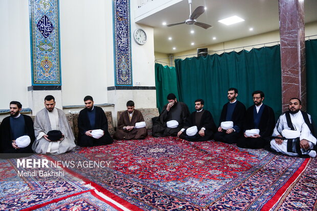 آیین عمامه گذاری طلاب توسط آیت الله مکارم شیرازی