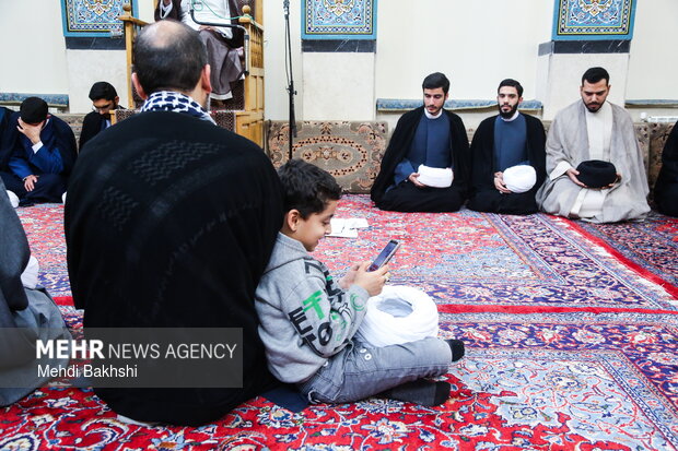 آیین عمامه گذاری طلاب توسط آیت الله مکارم شیرازی