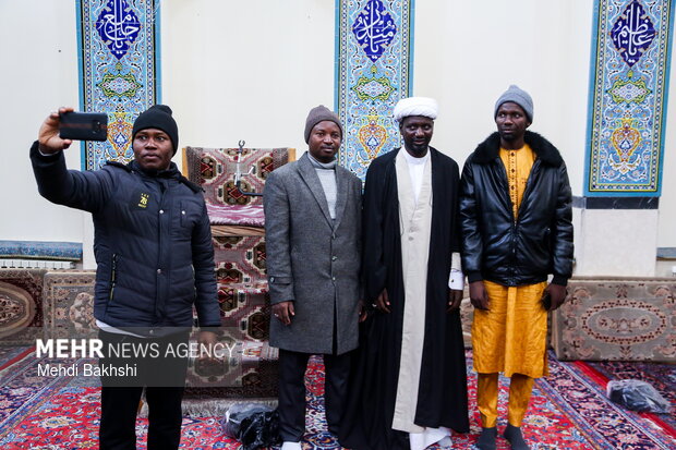 آیین عمامه گذاری طلاب توسط آیت الله مکارم شیرازی