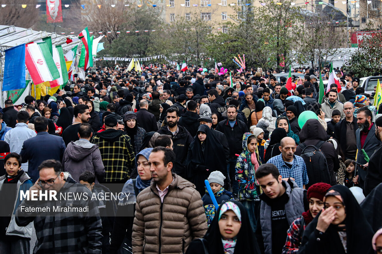 جشن خیابانی به وسعت یک شهر؛شادپیمایی باشکوه نیمه شعبان در کرمانشاه