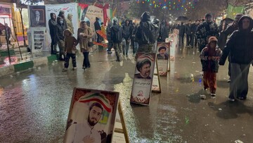 جشن میلاد امام زمان(عج) در خیابان‌های بارانی قوچان