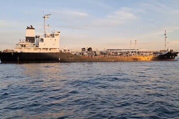 Fars Körfezi'nde yakıt kaçakçılığı yaparken yakalanan iki tekneye el konuldu