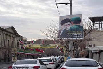 نصب بنر توسط شهرداری منطقه ۱۱ مقابل سفارتخانه‌های فرانسه و ایتالیا