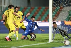 بازیکن سابق بارسلونا با استقلال ۴۰۰ تایی شد