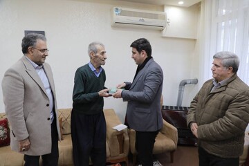 استاندار کردستان با خانواده شهدای بمباران ۲۸ دی سنندج دیدار کرد