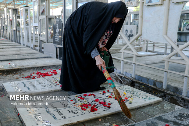 آیین غبارروبی مزار شهدا