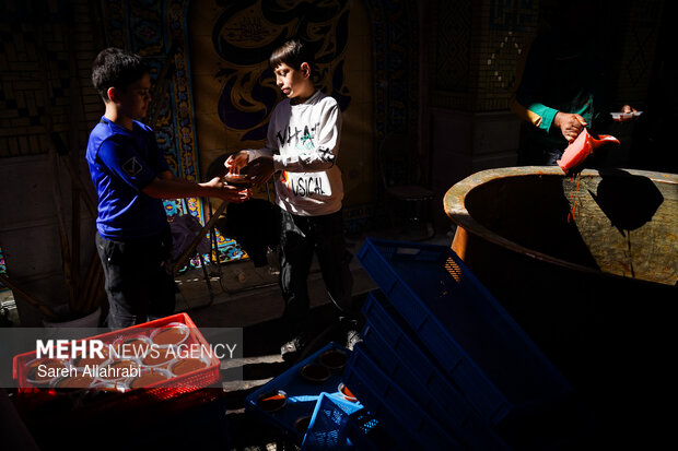 پخت ۵۰ تن سمنو در شیراز