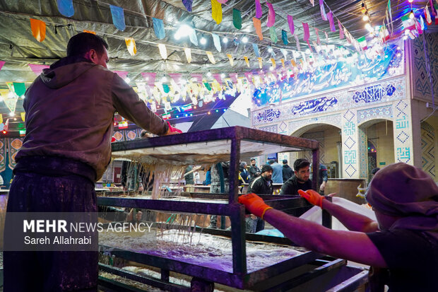 پخت ۵۰ تن سمنو در شیراز