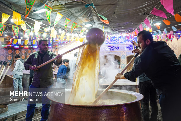 پخت ۵۰ تن سمنو در شیراز