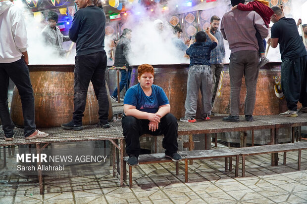 پخت ۵۰ تن سمنو در شیراز