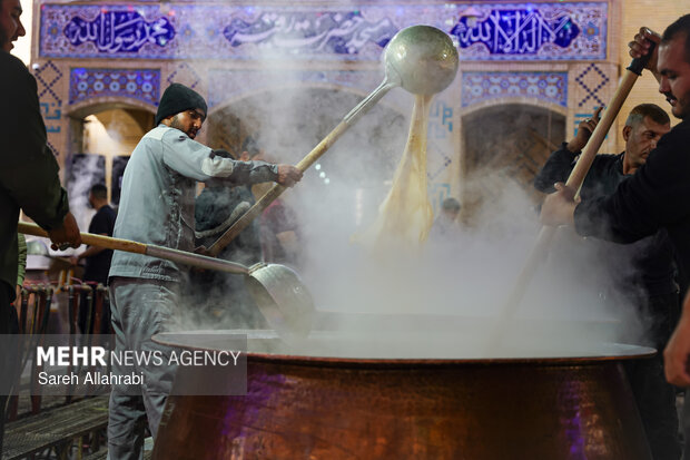 پخت ۵۰ تن سمنو در شیراز