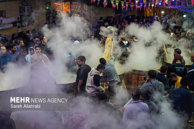 پخت ۵۰ تن سمنو در شیراز