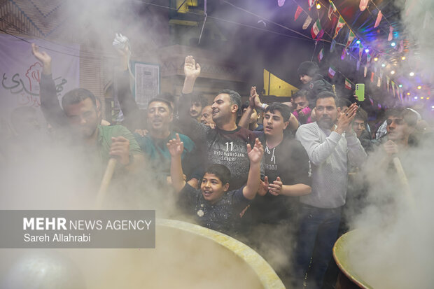 پخت ۵۰ تن سمنو در شیراز