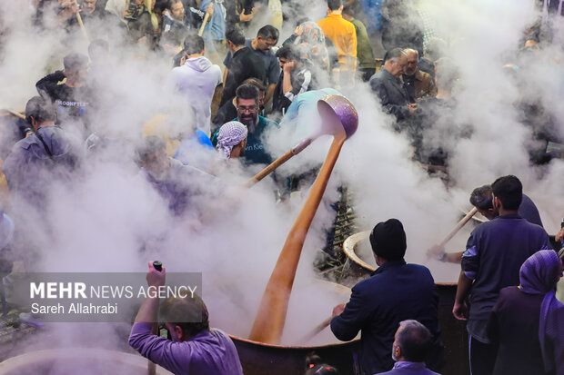 پخت ۵۰ تن سمنو در شیراز