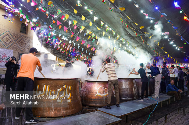 پخت ۵۰ تن سمنو در شیراز