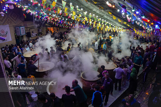 پخت ۵۰ تن سمنو در شیراز