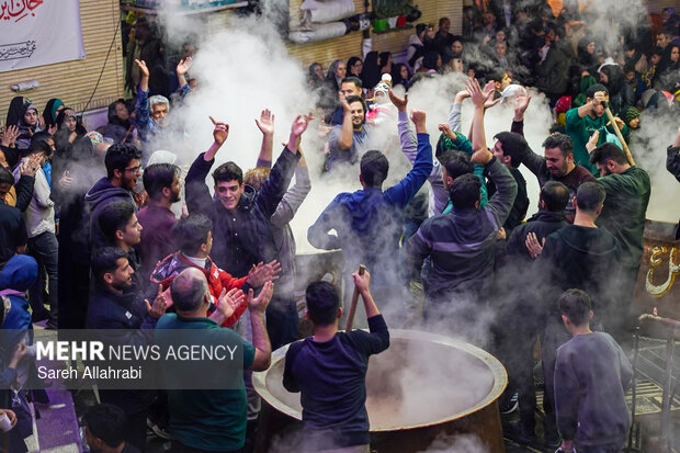 پخت ۵۰ تن سمنو در شیراز