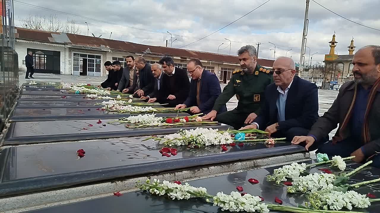 مزار شهدای انقلاب اسلامی در گیلان گلباران شد