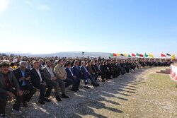 ایلات ایلام پرچم‌های برافراشته برای دفاع از حق‌طلبی هستند