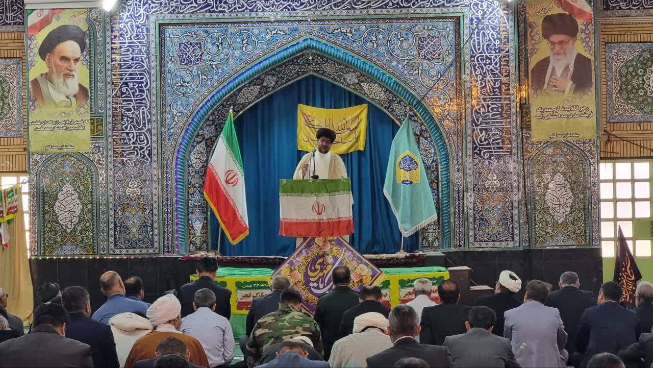 امام جمعه گناوه: حضور رهبر انقلاب پیام‌های راهبردی به همراه داشت