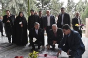 ادای احترام معاون رئیس‌جمهور به مقام شامخ شهدای خرم‌آباد