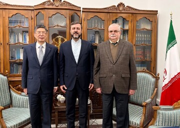 Iran dep. FM holds talks with Russian, Chinese ambassadors