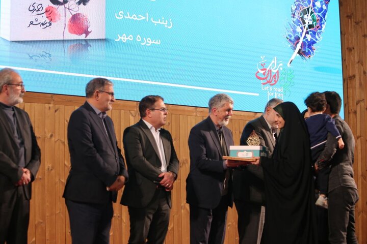 شعر باید رازگونه و پیمبرگونه باشد/دوره مطلع برایم انگیزه‌بخش بود