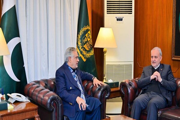 السفير الإيراني يلتقي وزير الخارجية الباكستاني ويدين الهجوم الإرهابي في إسلام آباد