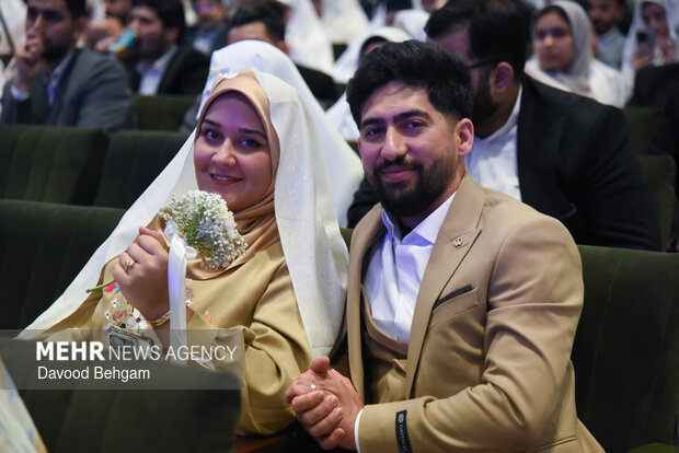 جشن ازدواج ۳۱۳ زوج بسیجی در مشهد