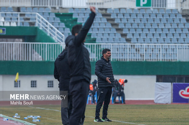 لیگ برتر فوتبال - آلومینیوم و ذوب آهن