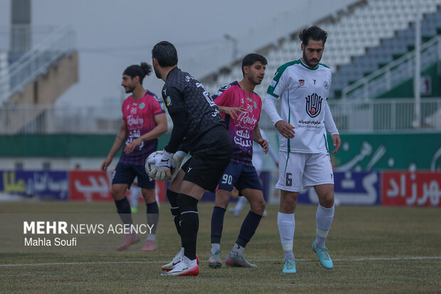 لیگ برتر فوتبال - آلومینیوم و ذوب آهن