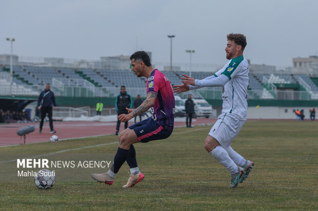 لیگ برتر فوتبال - آلومینیوم و ذوب آهن