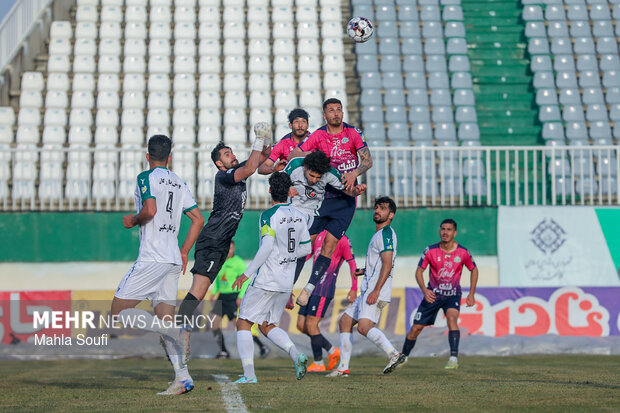 لیگ برتر فوتبال - آلومینیوم و ذوب آهن