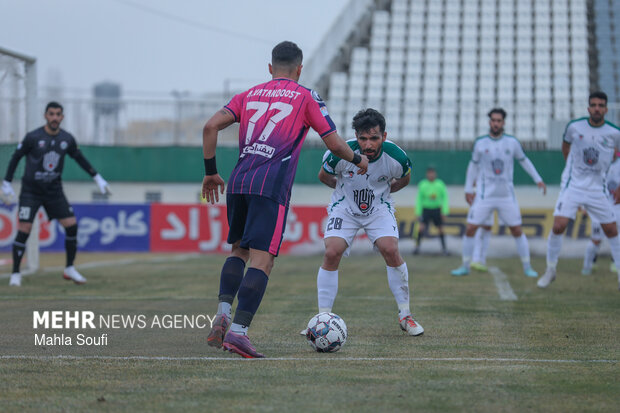 لیگ برتر فوتبال - آلومینیوم و ذوب آهن