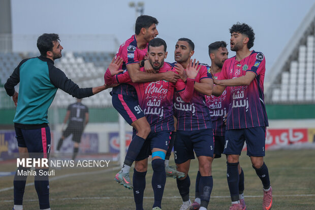 لیگ برتر فوتبال - آلومینیوم و ذوب آهن