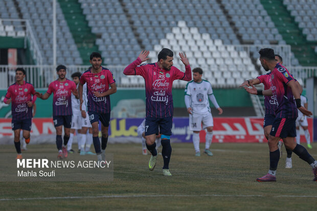 لیگ برتر فوتبال - آلومینیوم و ذوب آهن