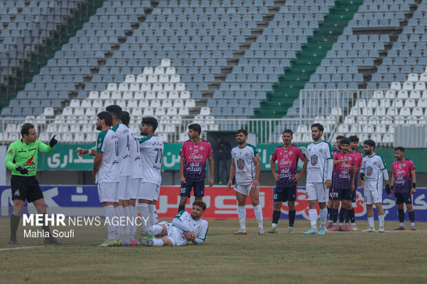 لیگ برتر فوتبال - آلومینیوم و ذوب آهن