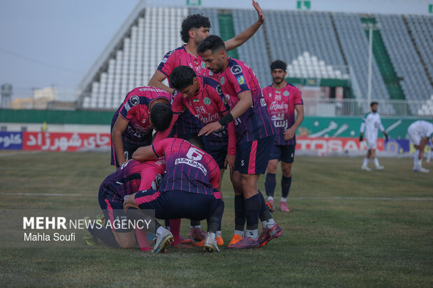 لیگ برتر فوتبال - آلومینیوم و ذوب آهن