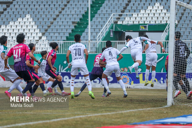 لیگ برتر فوتبال - آلومینیوم و ذوب آهن