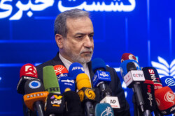 پرامن جوہری پروگرام ایران کا ناقابل انکار حق اور جوہری ہتھیار انسانیت بڑا خطرہ ہے، عراقچی