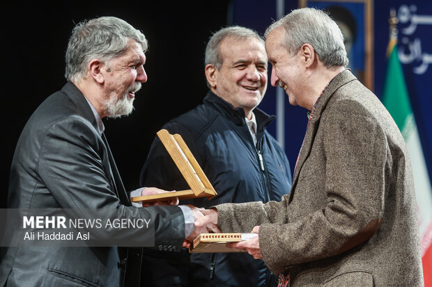 آئین اختتامیه چهل و سومین جایزه کتاب سال جمهوری اسلامی ایران