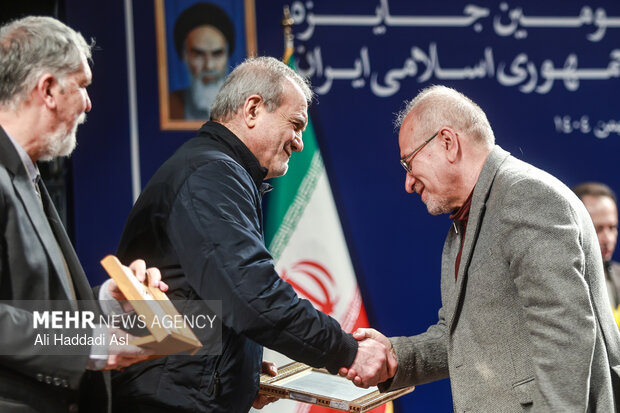 آئین اختتامیه چهل و سومین جایزه کتاب سال جمهوری اسلامی ایران