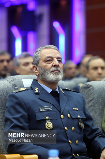 دیدار فرماندهان و کارکنان نیروی هوایی و پدافند هوایی با رییس ستاد کل نیروهای مسلح