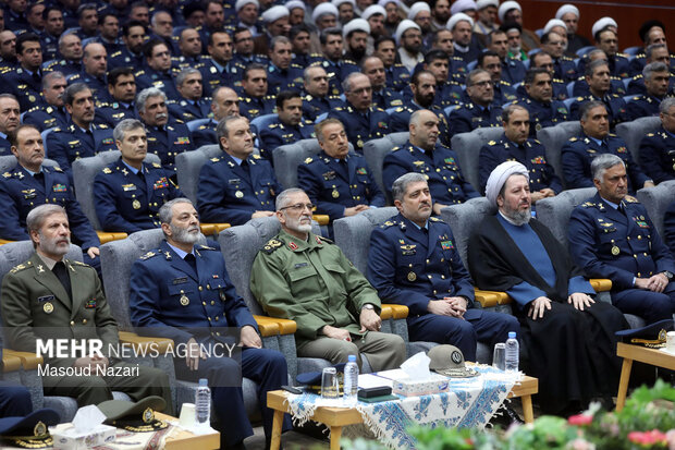 دیدار فرماندهان و کارکنان نیروی هوایی و پدافند هوایی با رییس ستاد کل نیروهای مسلح