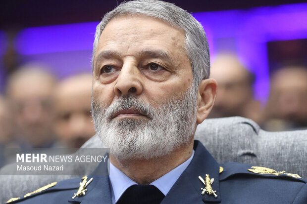 دیدار فرماندهان و کارکنان نیروی هوایی و پدافند هوایی با رییس ستاد کل نیروهای مسلح