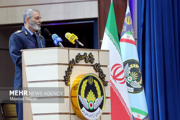 دیدار فرماندهان و کارکنان نیروی هوایی و پدافند هوایی با رییس ستاد کل نیروهای مسلح