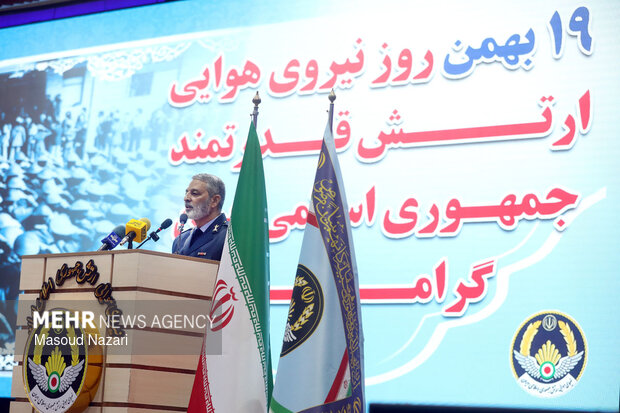 دیدار فرماندهان و کارکنان نیروی هوایی و پدافند هوایی با رییس ستاد کل نیروهای مسلح