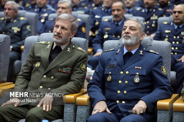 دیدار فرماندهان و کارکنان نیروی هوایی و پدافند هوایی با رییس ستاد کل نیروهای مسلح